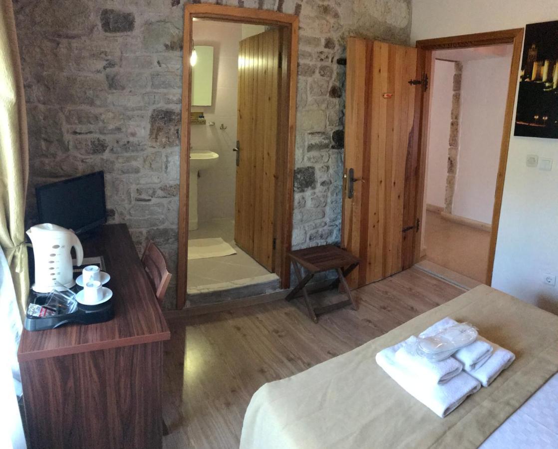 Foca Antik Otel Exterior foto